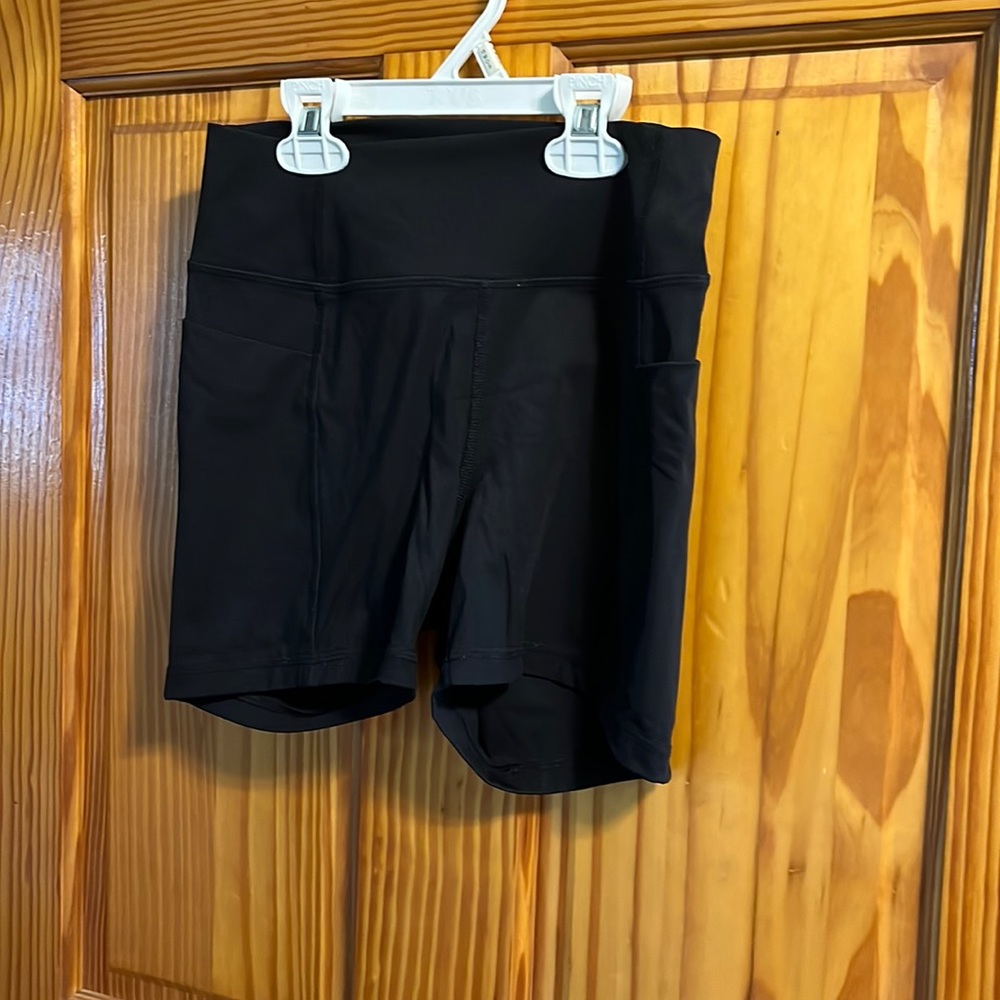 Gilly Hicks size small black activewear shorts *with pockets!!*